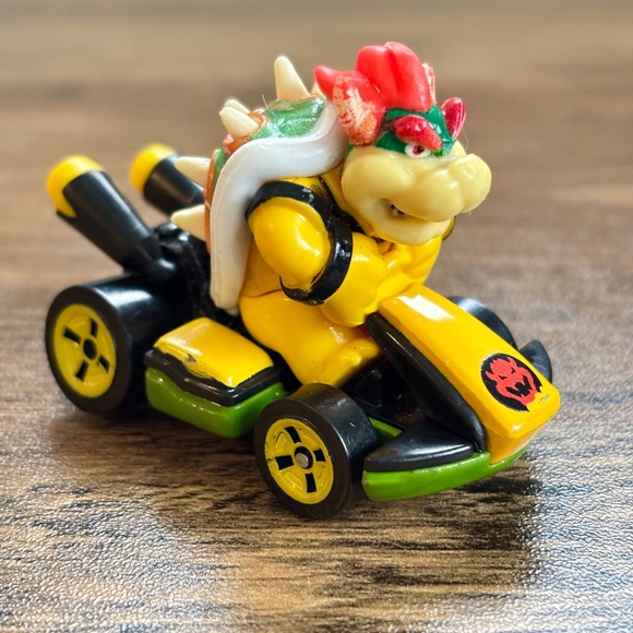 Nintendo HOT WHEELS 2018 Mario Bros Kart BOWSER Diecast Standard Kart Cart Car - Picture 1 of 8